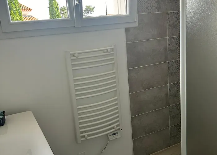 펜션 Maison Soignee Proche Et Centre-ville, Avec Jardin Cloture Et Wifi - Fr-1-22-332 *