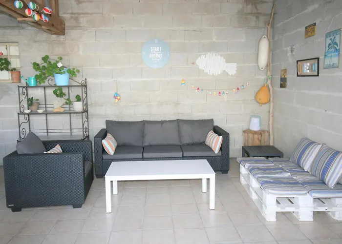 Holiday home Maison Soignee Proche Et Centre-ville, Avec Jardin Cloture Et Wifi - Fr-1-22-332