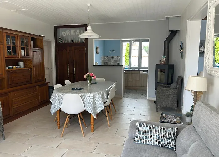 Holiday home Maison Soignee Proche Et Centre-ville, Avec Jardin Cloture Et Wifi - Fr-1-22-332 La Tranche-sur-Mer